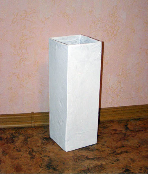 Напольная ваза из картонной коробки